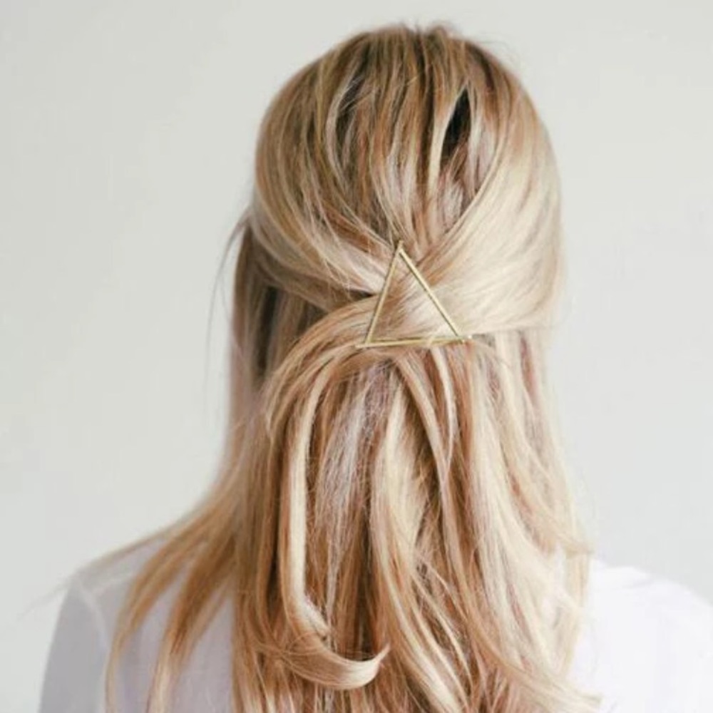 ⚜️[𝟯/$𝟭𝟴]⚜️Gold Triangle Simple Barrette NEW - Picture 8 of 8